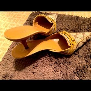 Authentic Gucci pumps-made in Italy